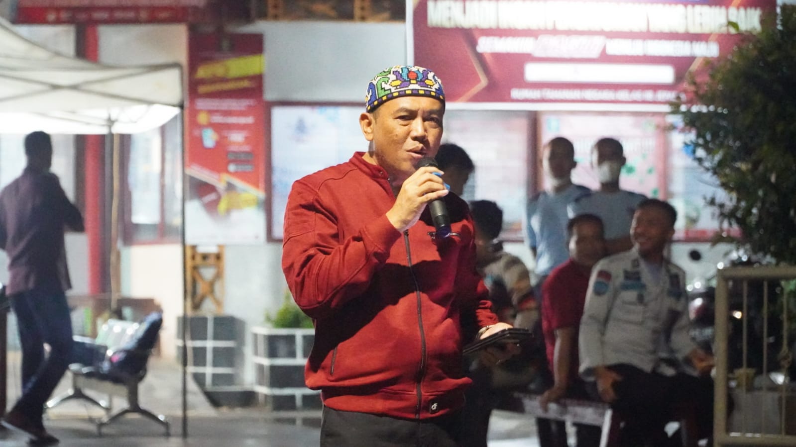 Dukung PKL Ahmad Yani, Pj Bupati Nglarisi Dagangan dan Hadirkan Pentas Musik